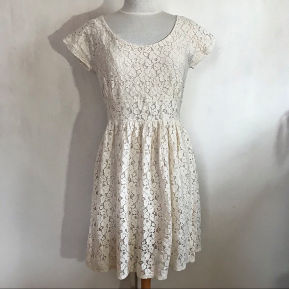 Banana Republic Dresses & Skirts - BANANA REPUBLIC “Madmen” fit and flare lace dress